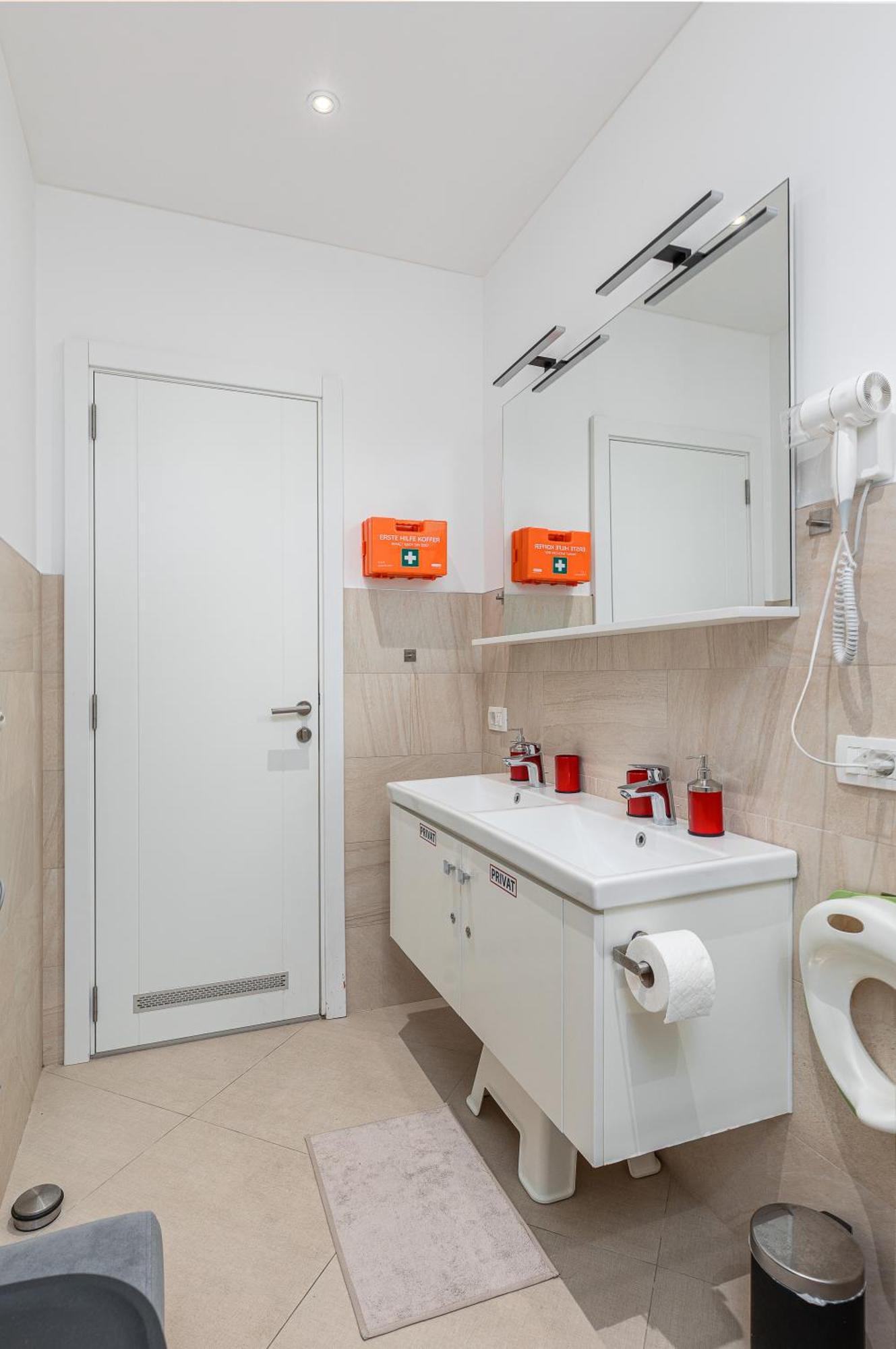 Modern Top Floor Sea View 3Br With Pools, Spa & Fitness Bečići Kültér fotó