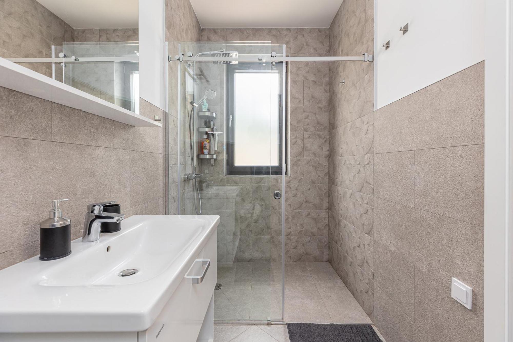 Modern Top Floor Sea View 3Br With Pools, Spa & Fitness Bečići Kültér fotó